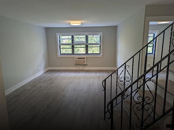 2nd image of 448 W Barry Ave #10