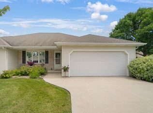 1809 Hardwoods Ct, De Pere, WI 54115