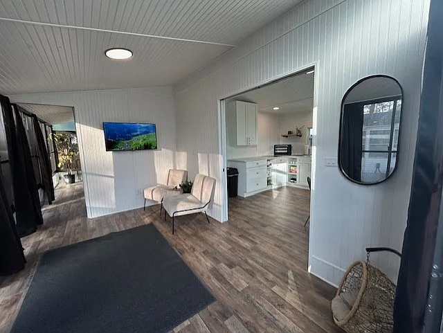 1300 N River Rd — Photo 11