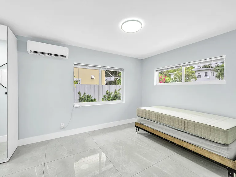 828 NE 17th Way #2 — Photo 16