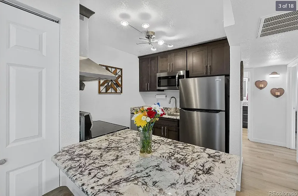 2 bed, 808 sqft, $1,800 — Photo 4