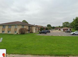 900 W Meadows Dr APT 4, Freeport, IL 61032