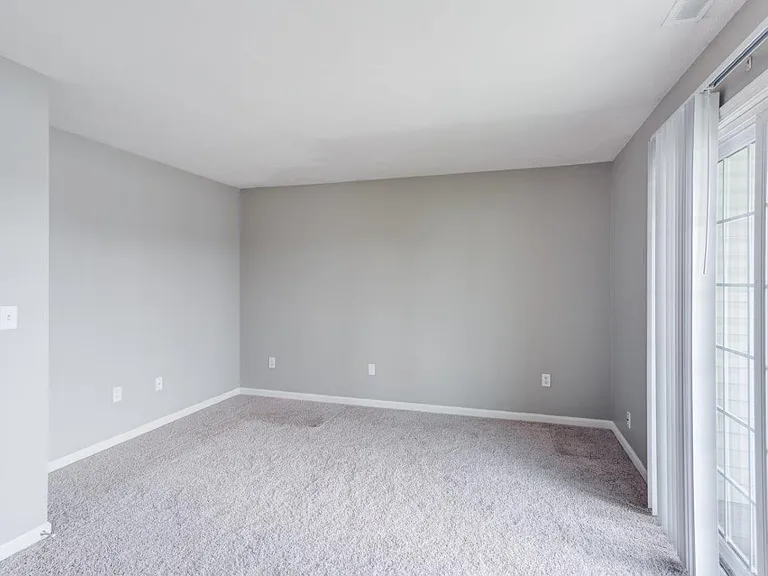 Lake Pointe Apartment Homes — Photo 8