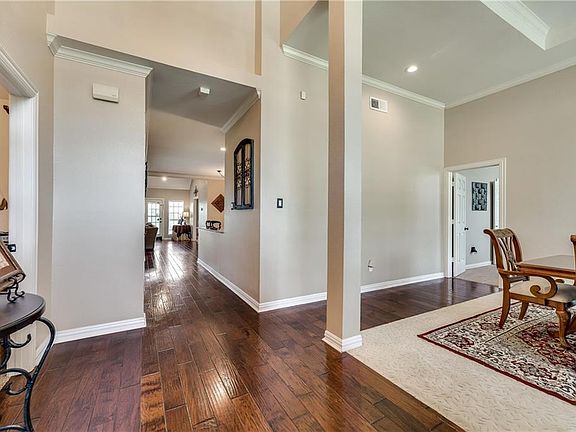 3rd image of 124 Country Club Dr