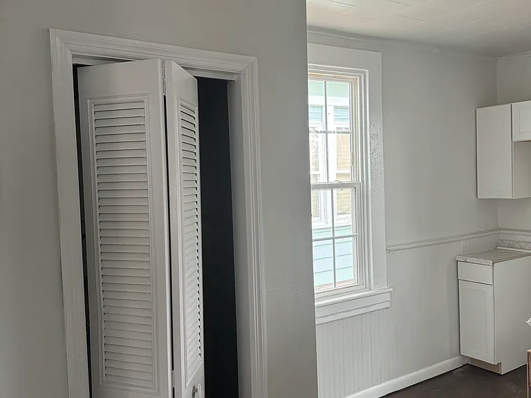 818 Noble Ave — Photo 5
