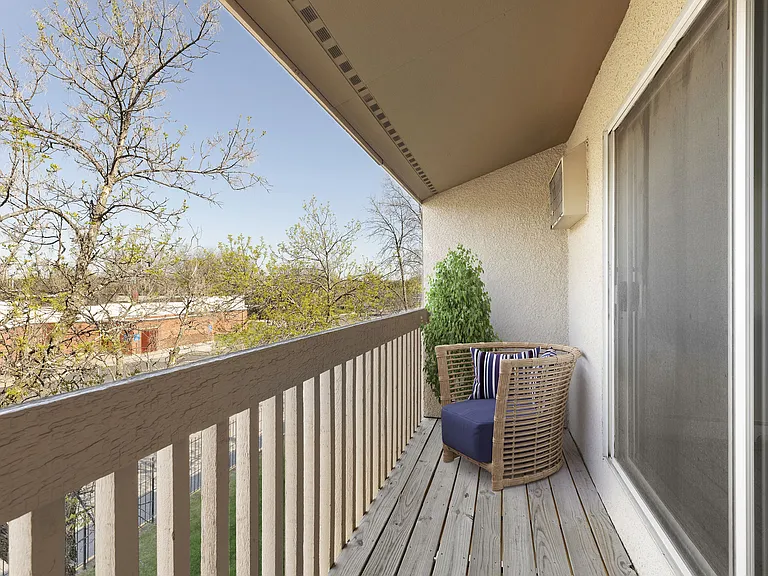 Bradley House Apartments — Photo 12