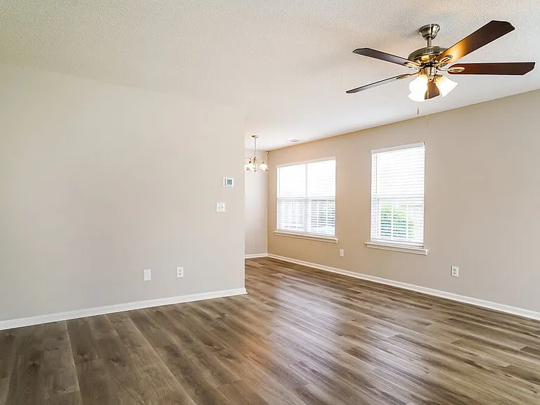 8145 Wesley Farm Dr — Photo 4