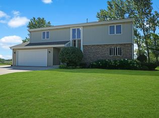 1371 Maple Ct, Port Washington, WI 53074