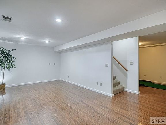 5th image of 1613 Raymond Dr