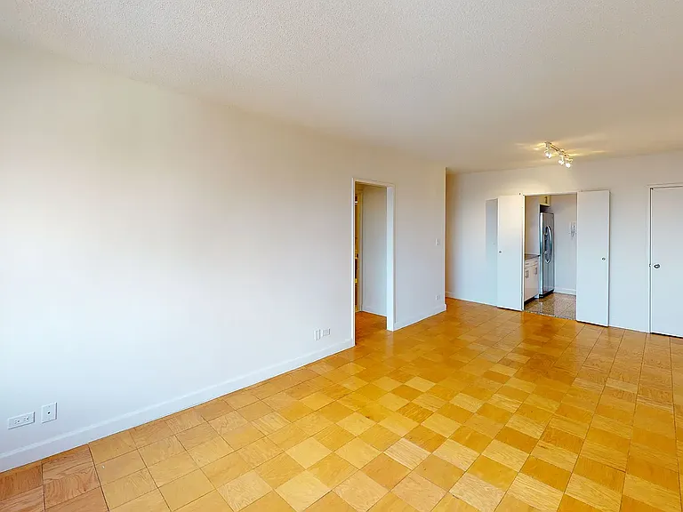 1520 York Ave #11A — Photo 2