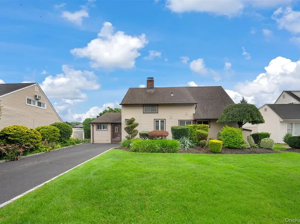 77 Pilgrim Lane, Westbury, NY 11590
