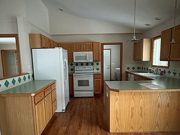 3rd image of 6700 Club House Dr E