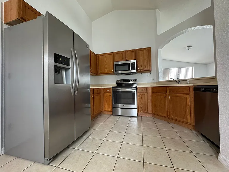 1536 N Hampton Dr — Photo 5