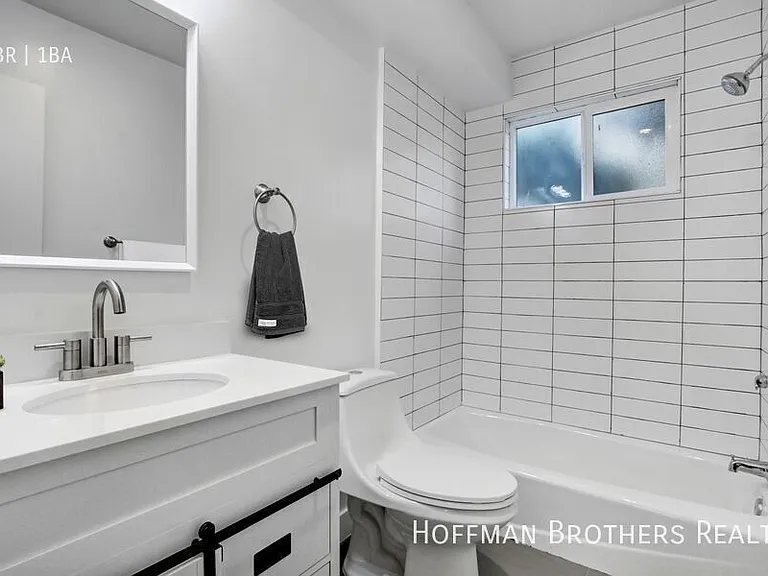 161 S Burlington Ave #10 — Photo 3
