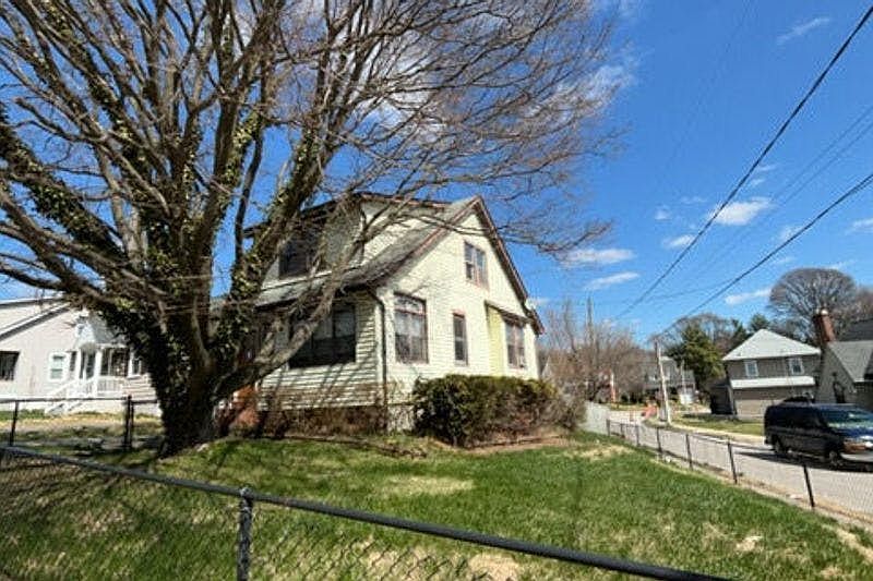 2nd image of 3906 Forrester Ave