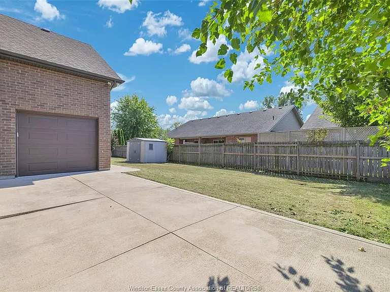 498 Sacred Heart Dr #UPPER — Photo 7