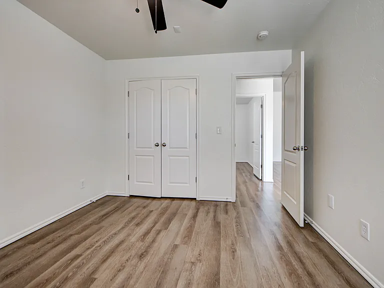 608 Cavecreek St — Photo 31