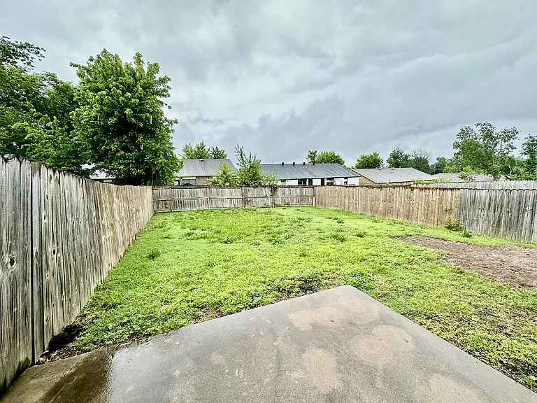 2437 W Gum St — Photo 19