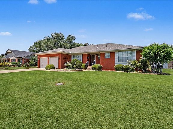 3rd image of 345 Lakeside Dr
