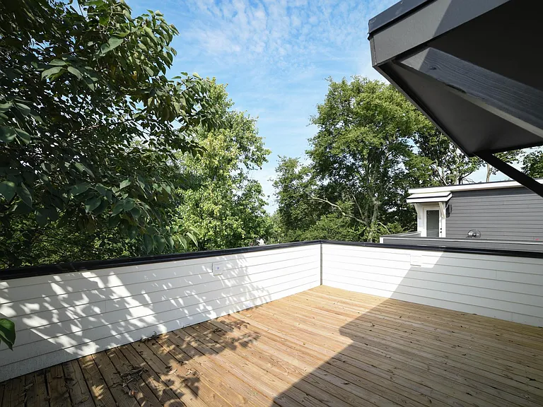 622B Benton Ave — Photo 5