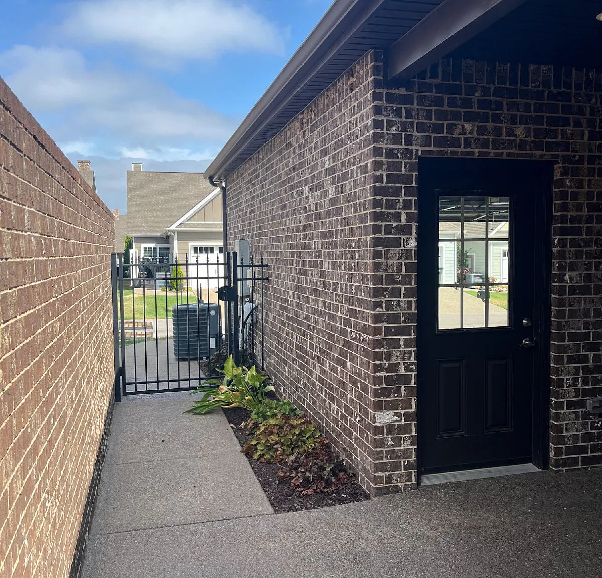 3 bed, 3.0 bath, 1890 sqft, $2,500 — Photo 4