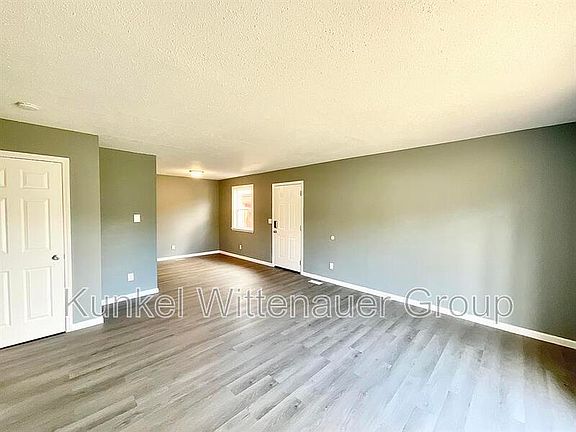 4th image of 17 Twin Oaks Dr