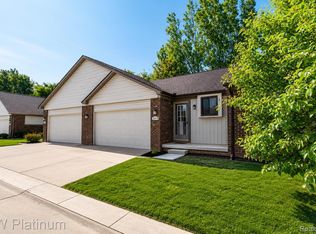 20478 Longwood Dr #30, Clinton Township, MI 48038