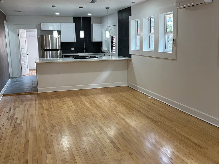 813 Marquette Ave NW #2 — Photo 2