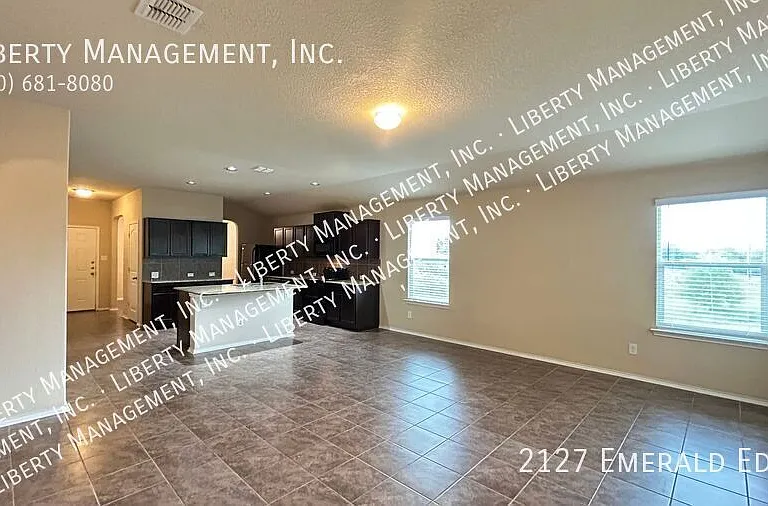 2127 Emerald Edge — Photo 9