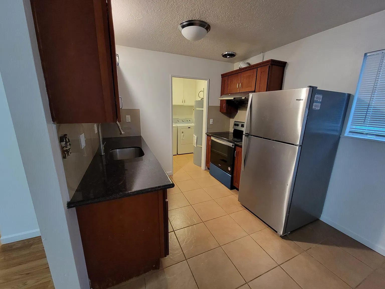 3 bed, 932 sqft, $2,600 — Photo 4