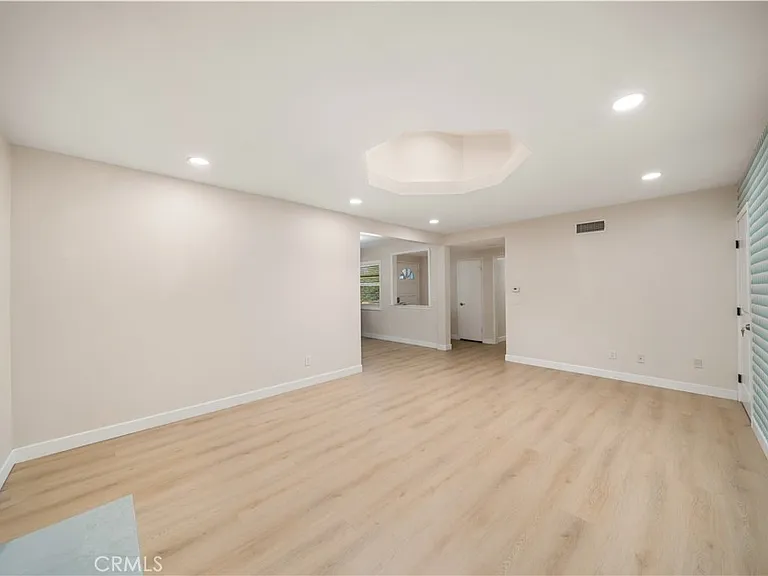 912 W Hill Ave — Photo 8