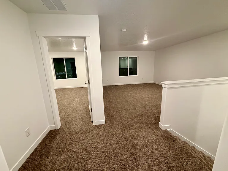 556 E Levengrove Dr — Photo 10