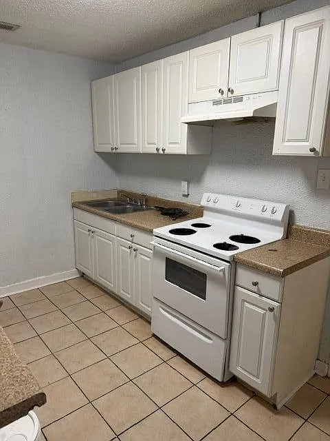 2 bed, 1.0 bath, 778 sqft, $1,025 — Photo 2