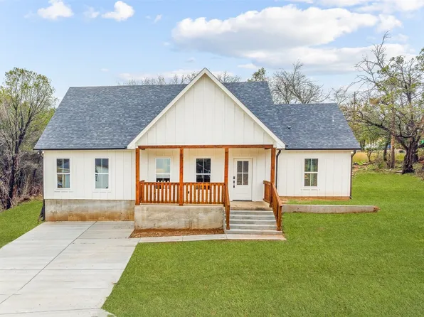 1007 Comanche Cove Dr, Granbury, TX 76048