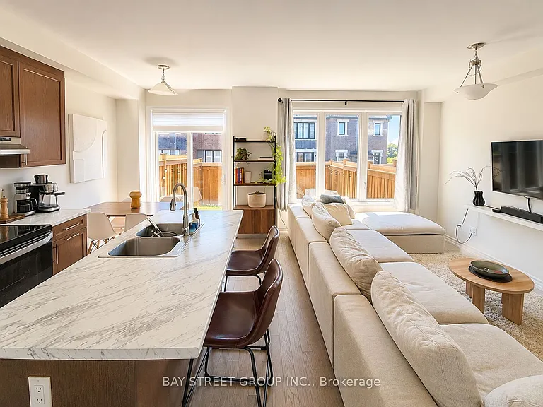 1130 Thompson Dr S — Photo 2