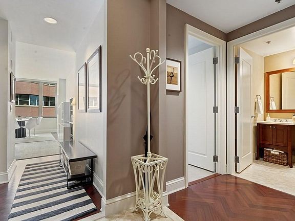 4th image of 1 Charles St S Unit 805