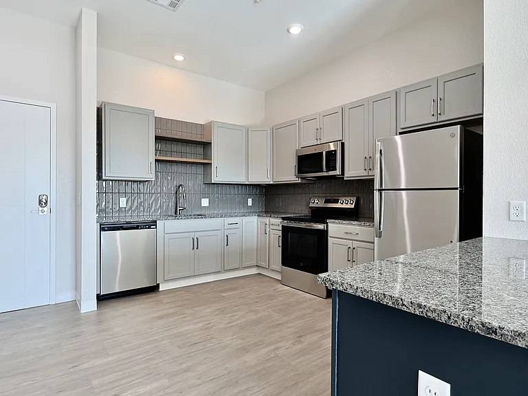727 Poyntz Ave #414 — Photo 8