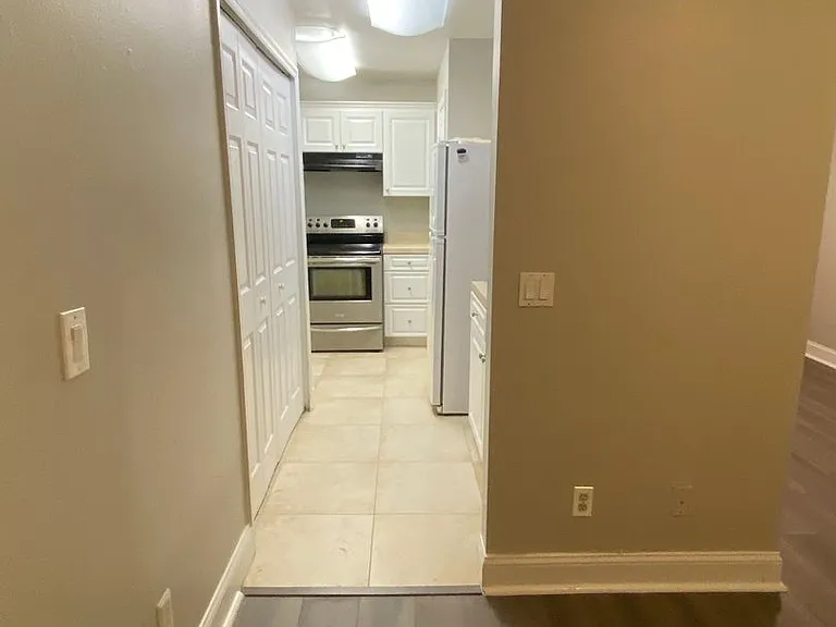 4252 Pershing Pointe Pl #4 — Photo 5
