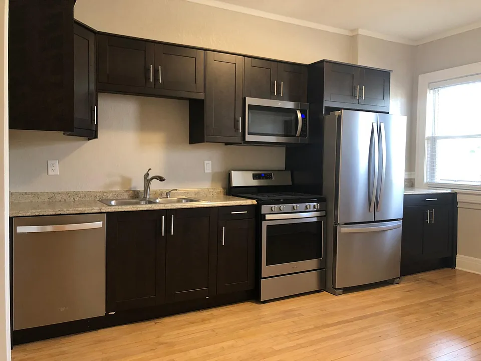 2852 N Oakland Ave #2
