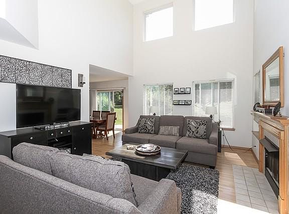 2nd image of 1426 Meadowsedge Ln #6