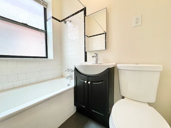 5th image of 5425 Santa Monica Blvd APT 410