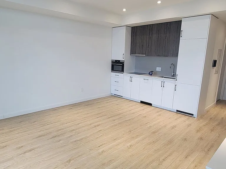 741 King St W #1211 — Photo 2