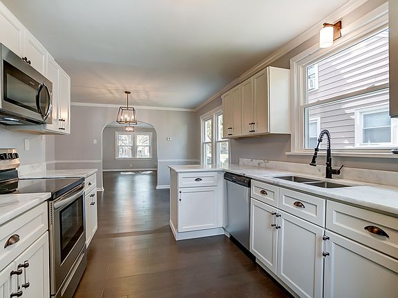 4th image of 313 Claranna Ave