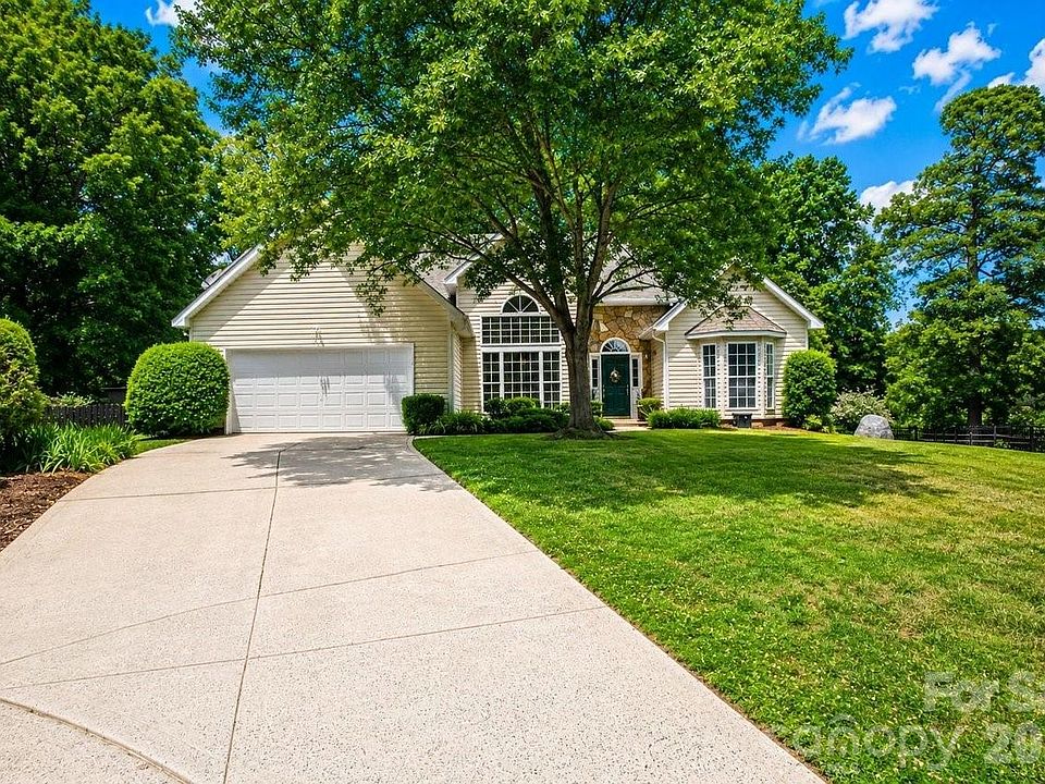 1st image of 122 Nantucket Ct