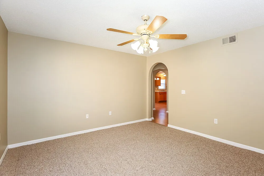 4 bed, 2.5 bath, 2215 sqft, $3,900 — Photo 3