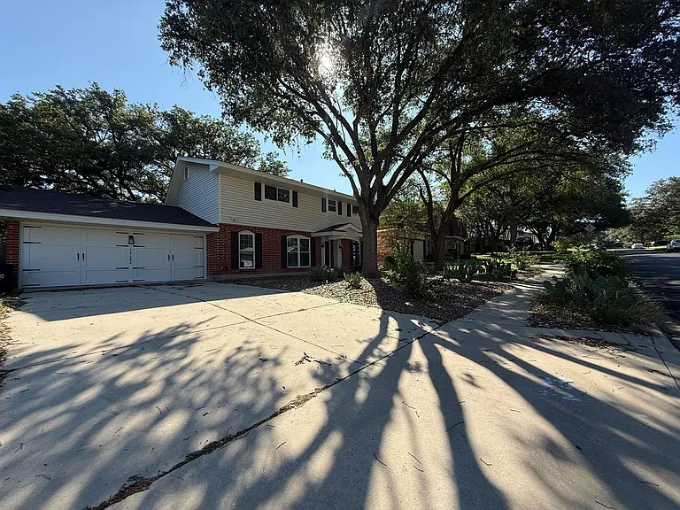 10606 Millspring — Photo 3