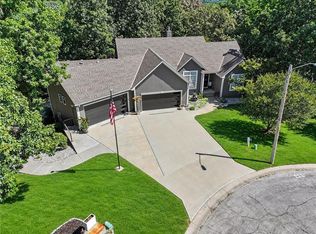 929 NE Emily Ln, Lees Summit, MO 64086