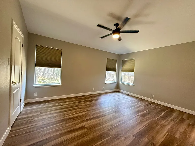 1310 Bobcat Pass — Photo 10