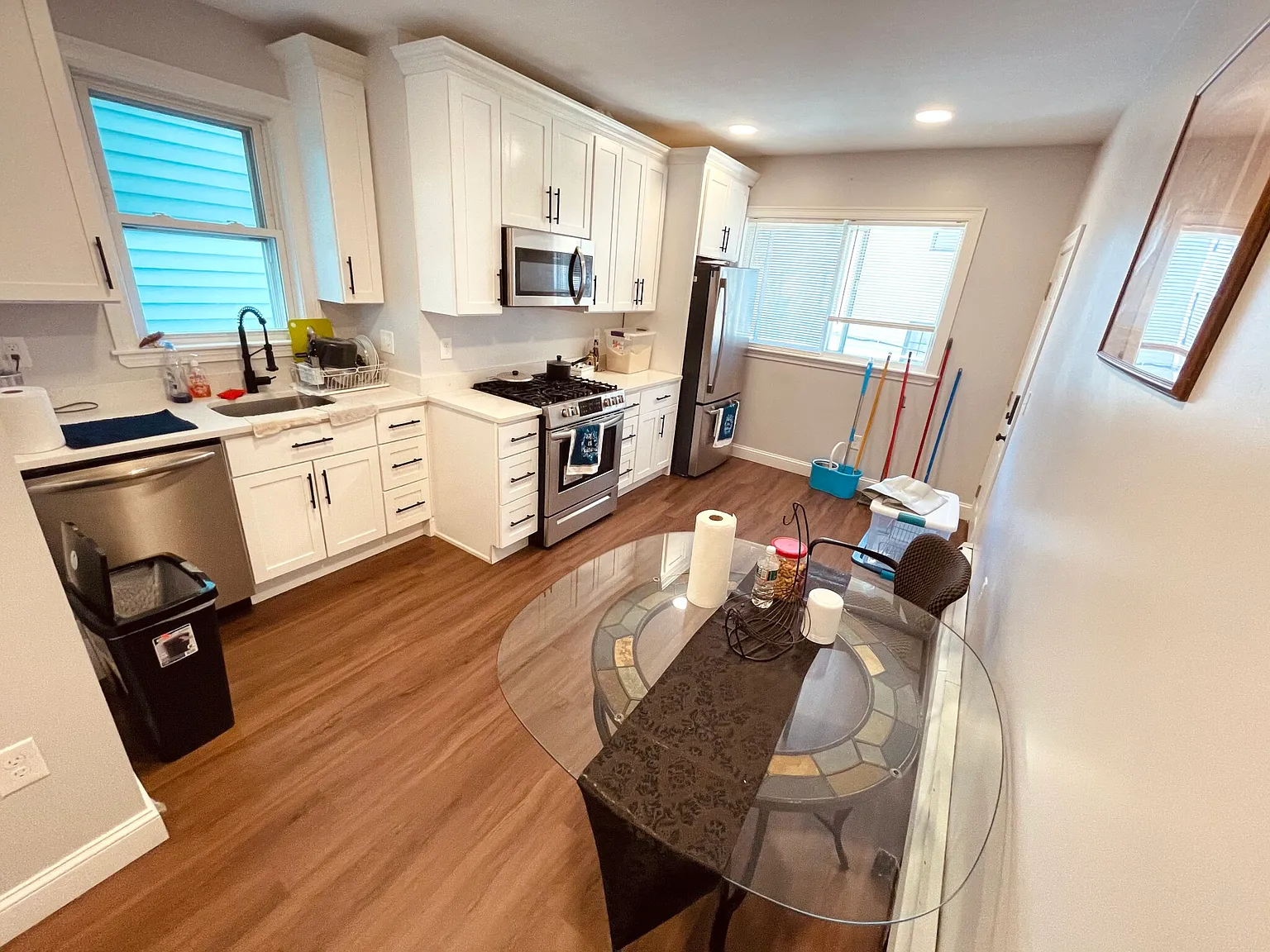 3 bed, 950 sqft, $2,800 — Photo 4