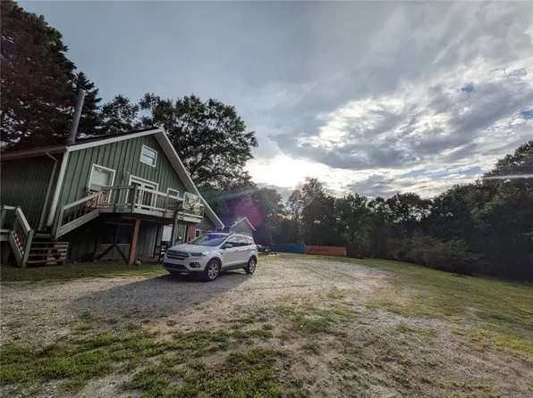 419 Wood Rd, Taylors, SC 29687